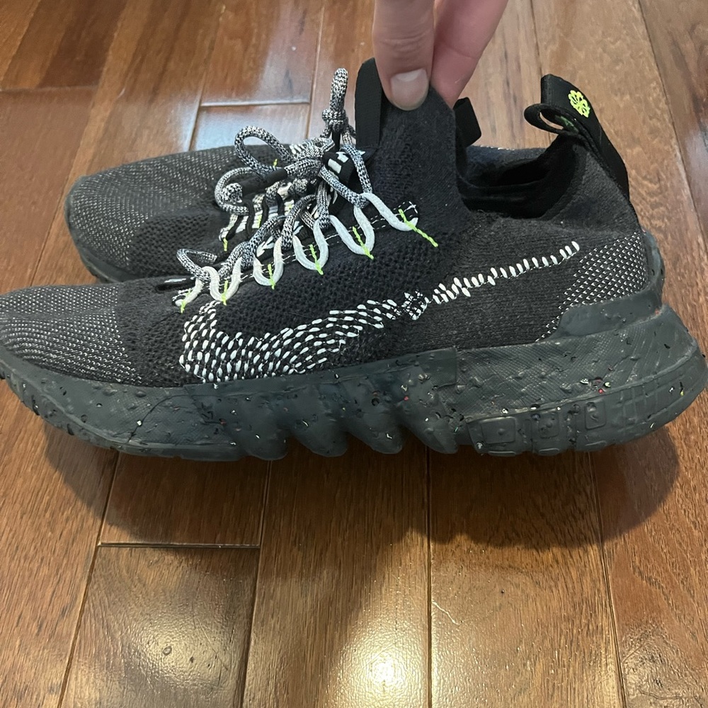 Nike men’s space hippie size 12